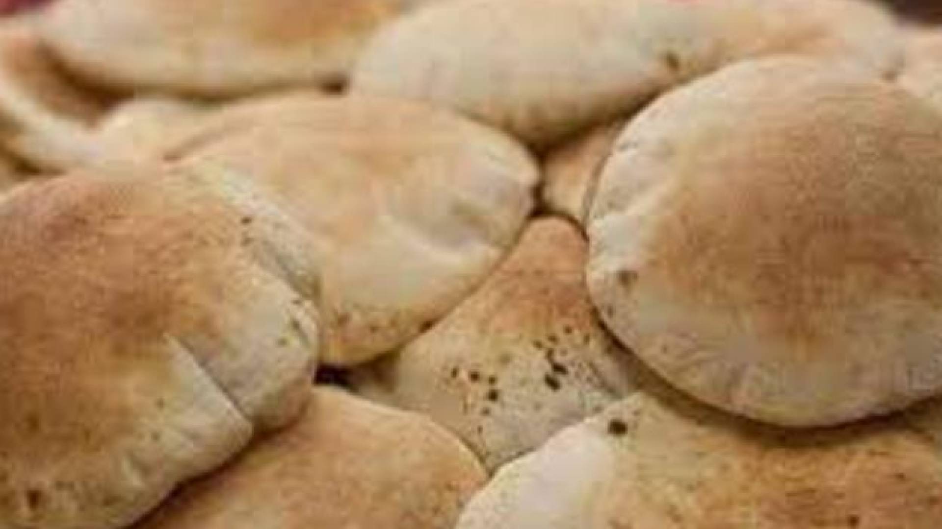 الحكومة تكشف كلفة تثبيت أسعار الخبز هذا العام.. ومخزون القمح آمن لـ 10 أشهر