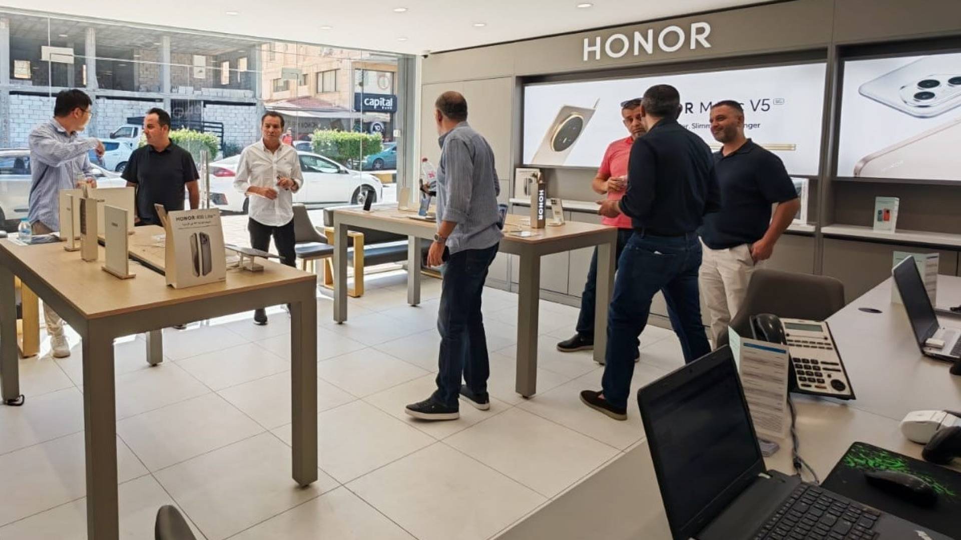 HONOR تفتتح مركز خدمة ومتجر جديد في إربد – الأردن