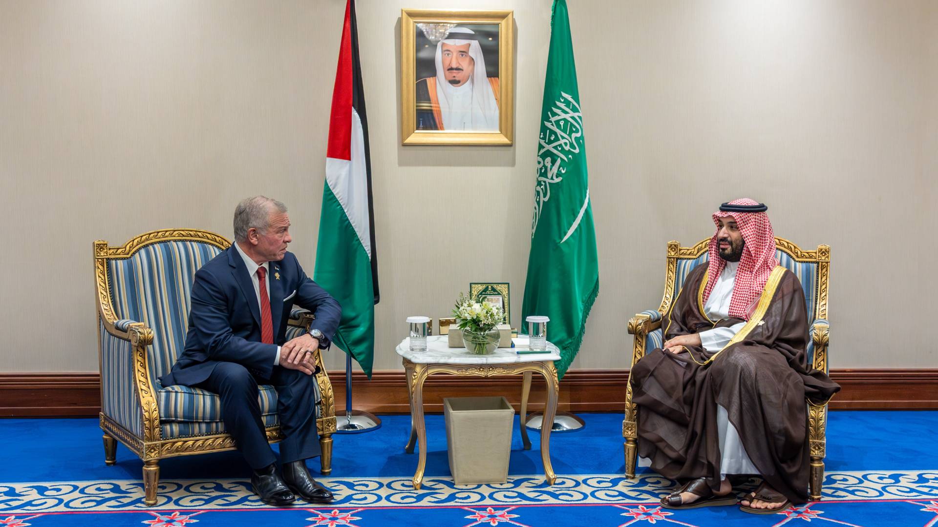 الملك يجري لقاءات ثنائية مهمة على هامش القمة العربية الإسلامية الطارئة - صور