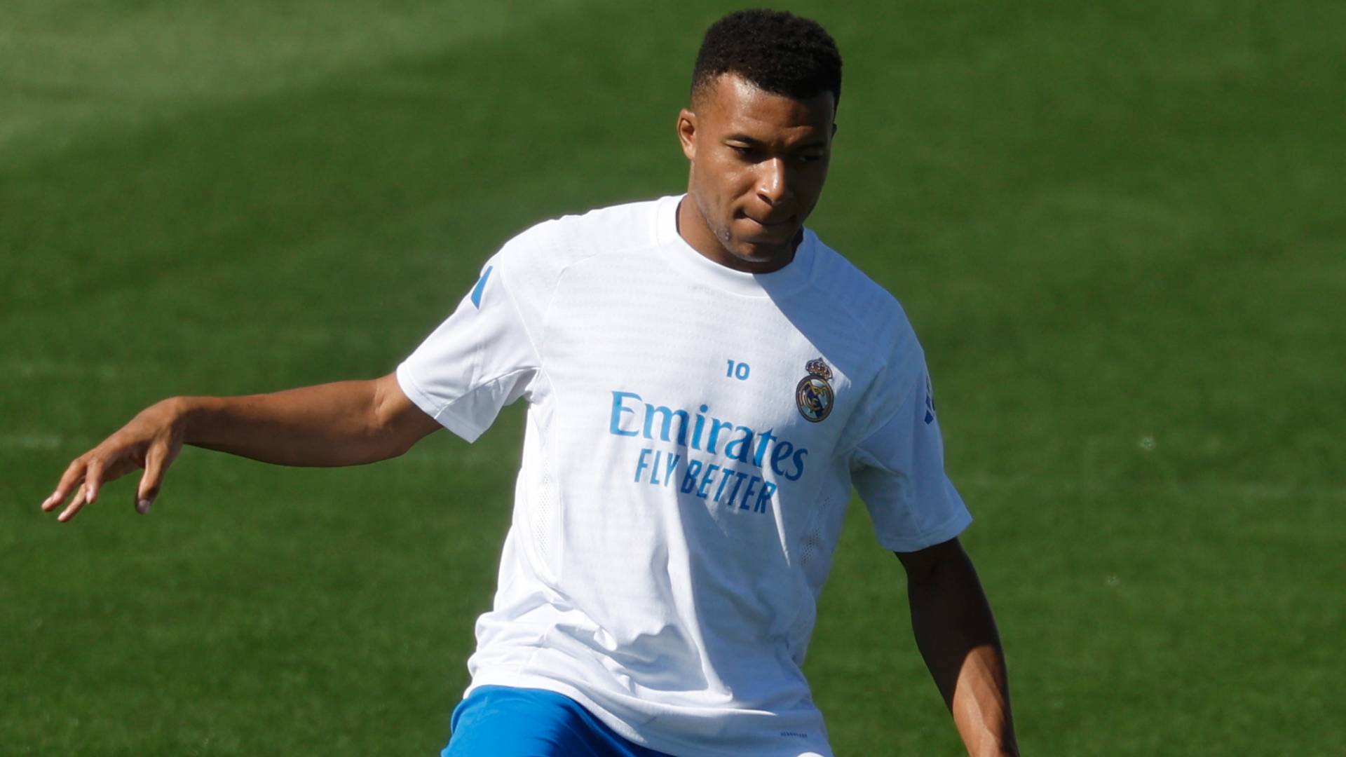 نجم ريال مدريد كيليان مبابي من التدريبات