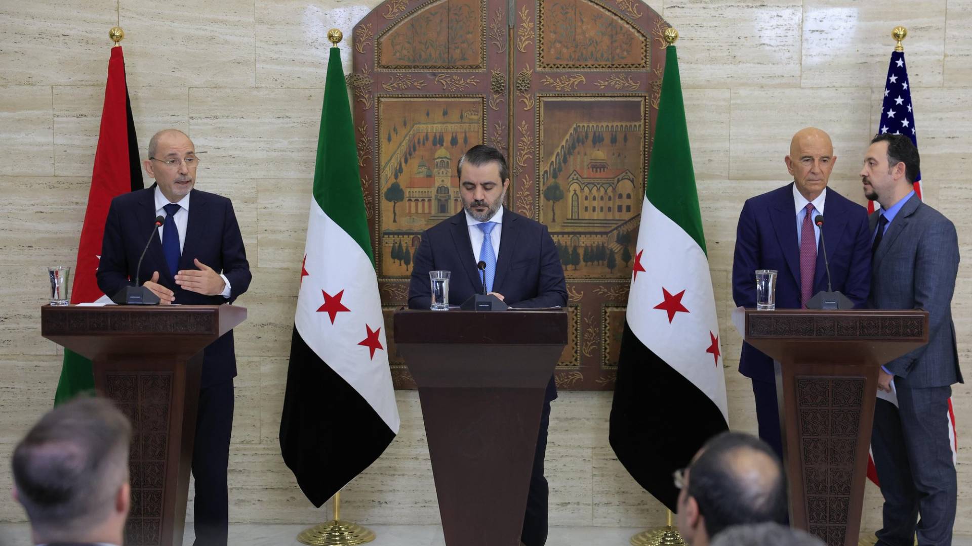 وزير الخارجية يلتقي الشيباني وبارك لبحث تثبيت وقف النار وحل الأزمة بالسويداء