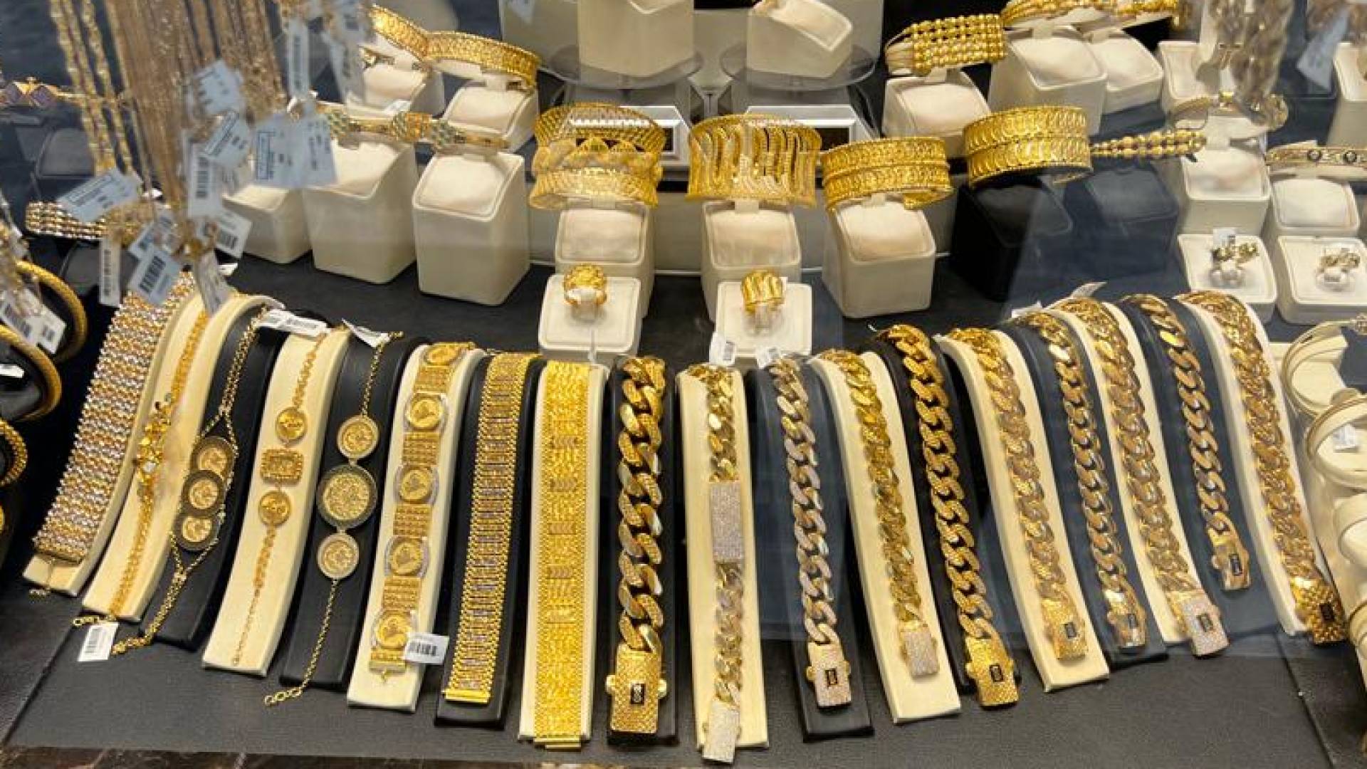 مجوهرات ذهبية