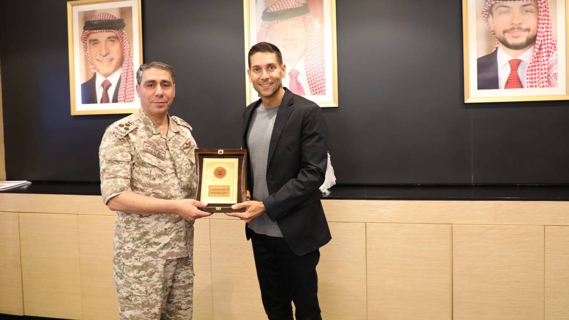 المركز الوطني للأمن وإدارة الأزمات يكرم مجموعة رؤيا الإعلامية ممثلة  برئيسها التنفيذي المهندس فارس الصايغ