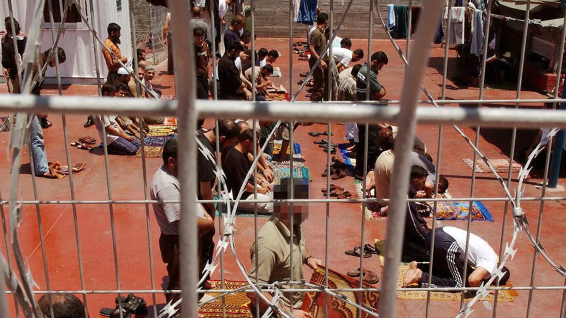 ارشيفية.. اسرى في سجون الاحتلال