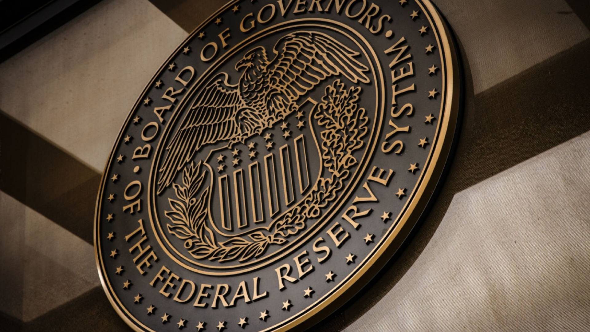 لأول مرة في 2025.. الفدرالي الأمريكي يخفض أسعار الفائدة - فيديو