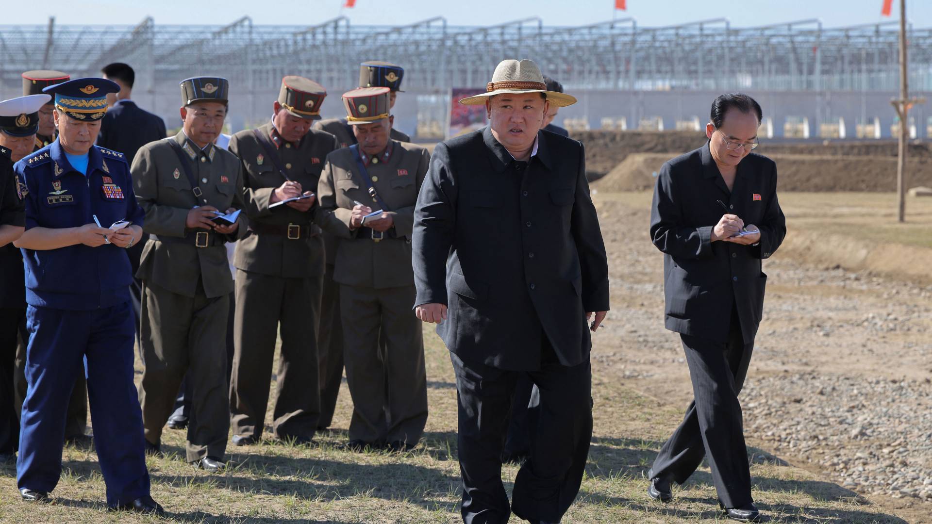 زعيم كوريا الشمالية يشرف على اختبار طائرة هجومية مسيرة