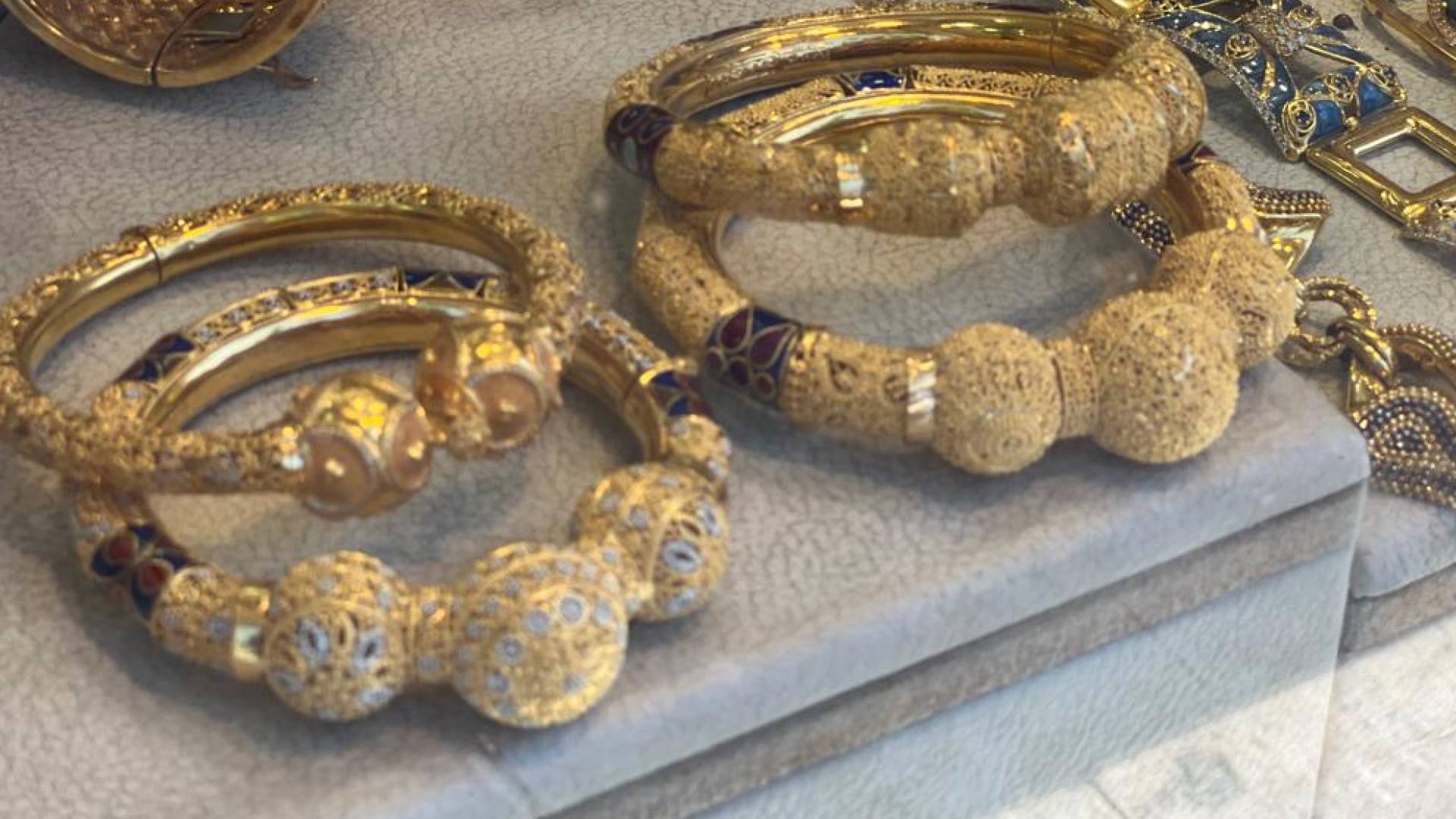 مجوهرات ذهبية