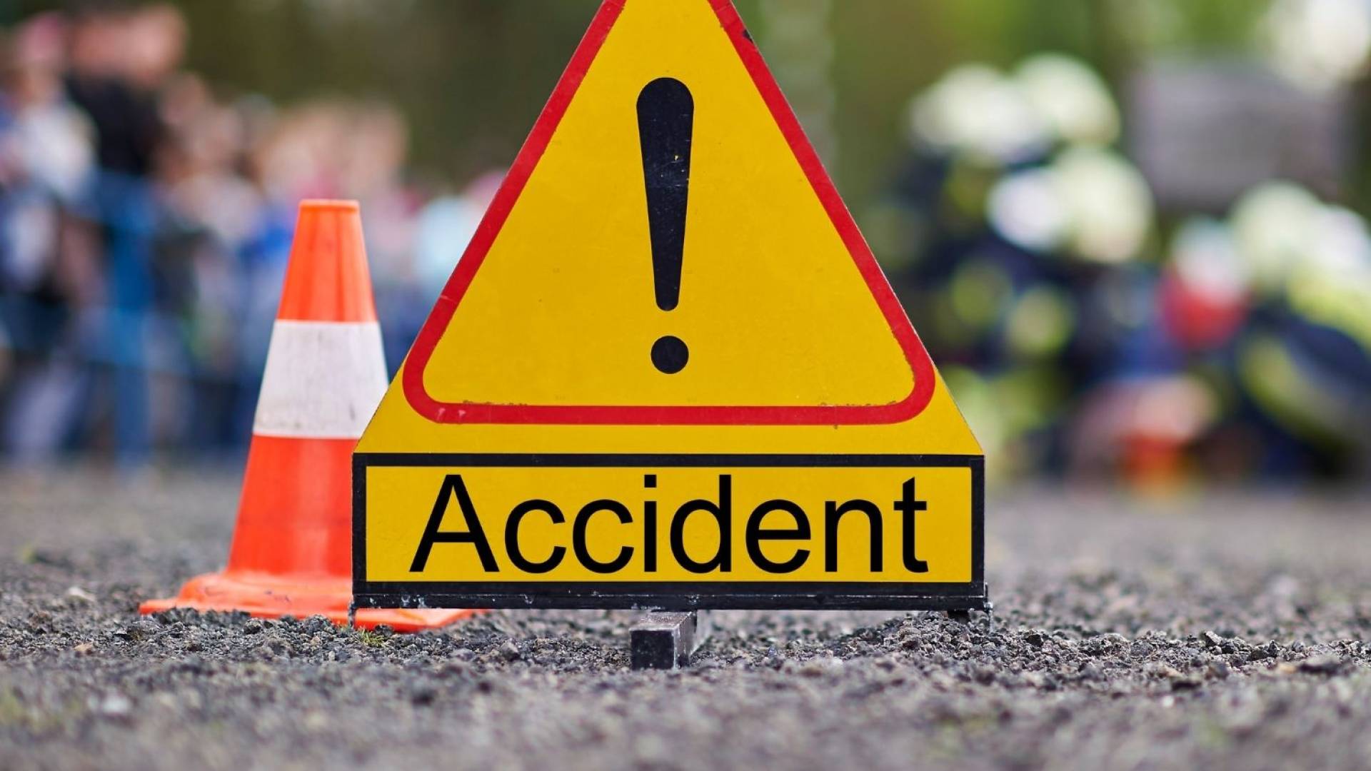 حادث تصادم بين 3 مركبات على طريق المطار..فيديو