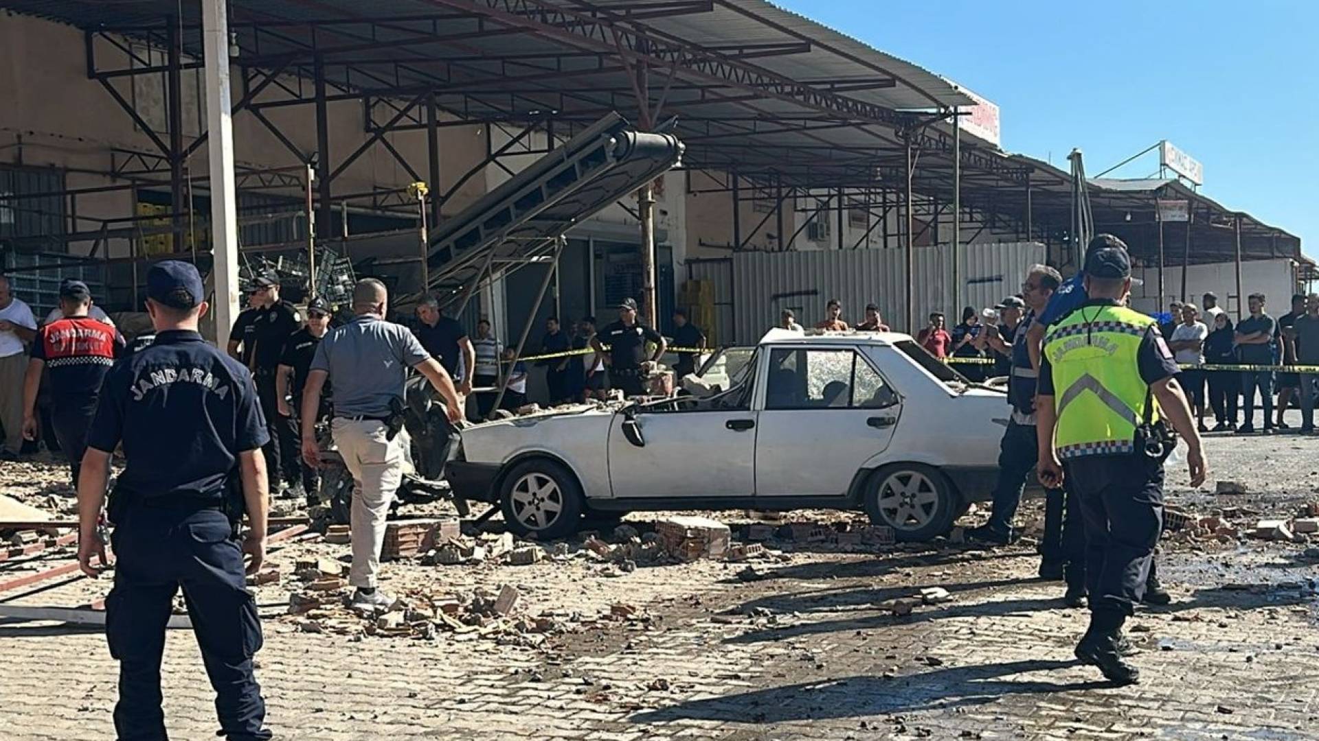 إعلام تركي: سقوط عدد من الجرحى بانفجار في سوق بمنطقة دمرة في أنطاليا