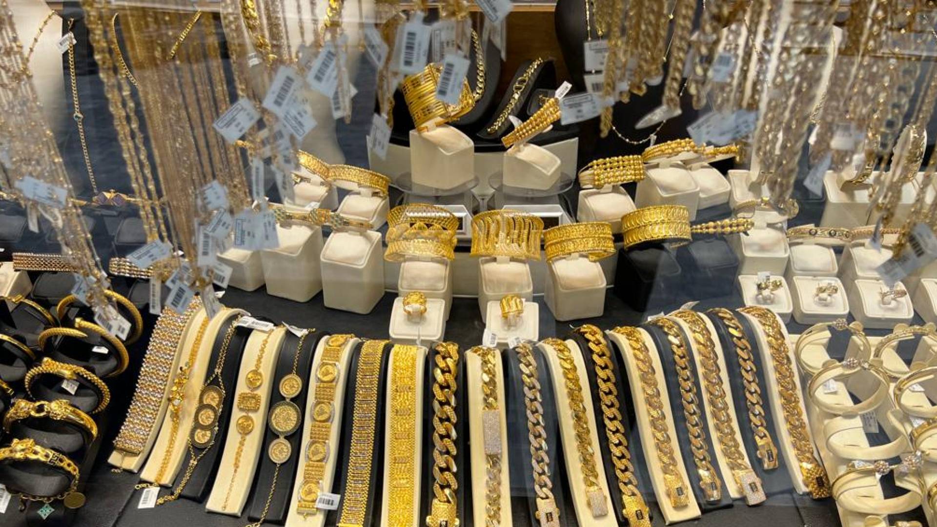 مجوهرات ذهبية