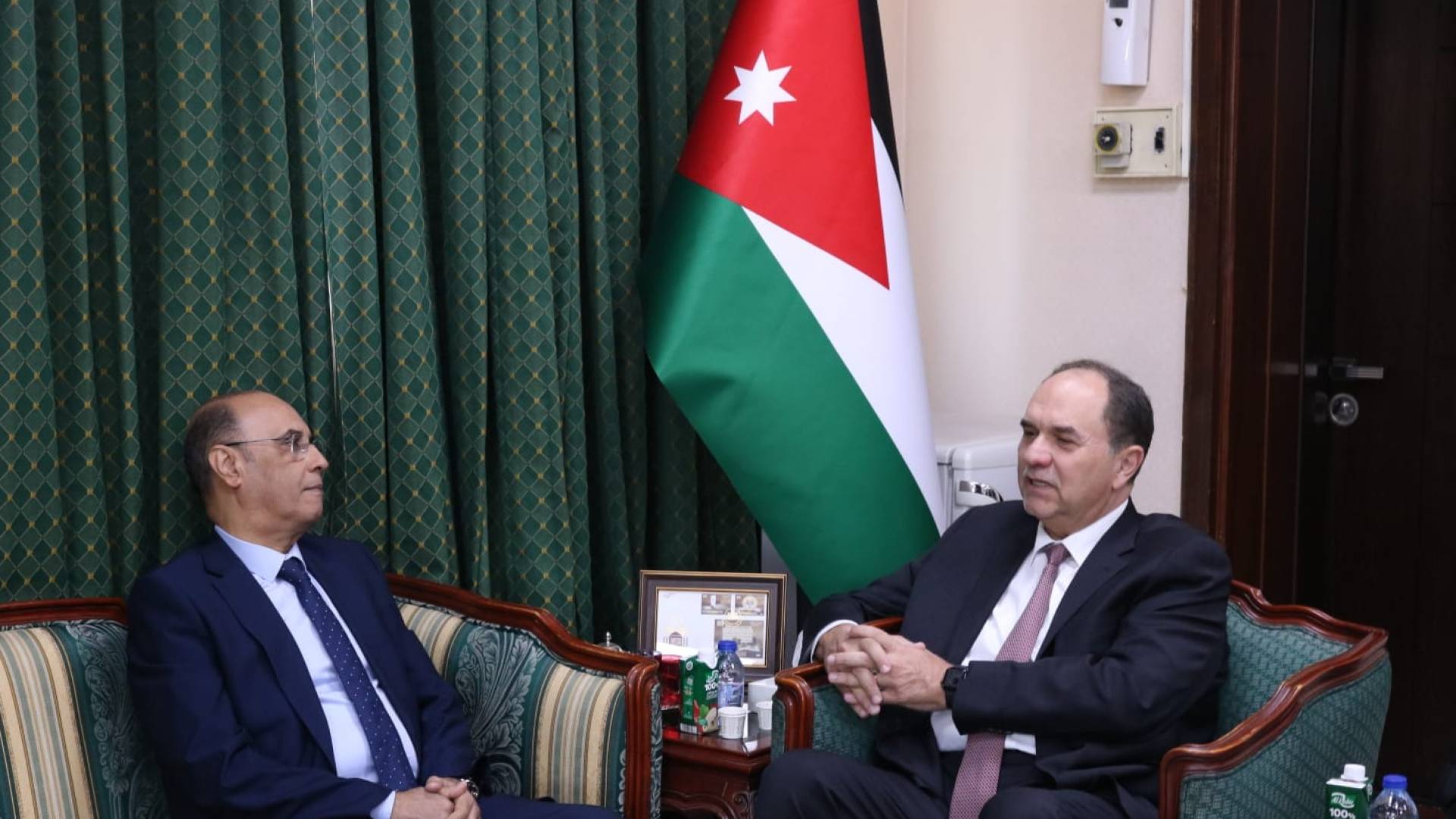 وزير العدل الدكتور بسام التلهوني والسفير المغربي لدى المملكة فؤاد اخريف