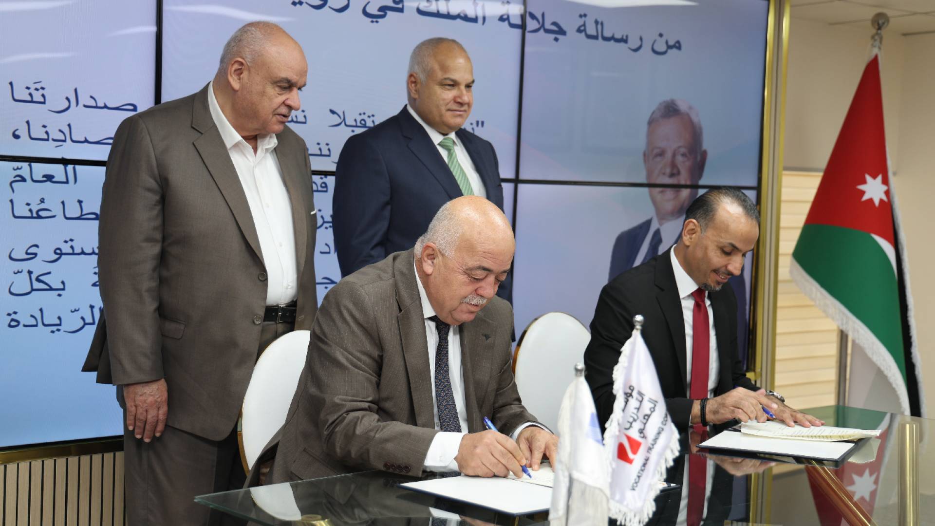 وزير العمل يرعى توقيع اتفاقيتين لشركة كهرباء اربد مع "التدريب المهني" والبلدية