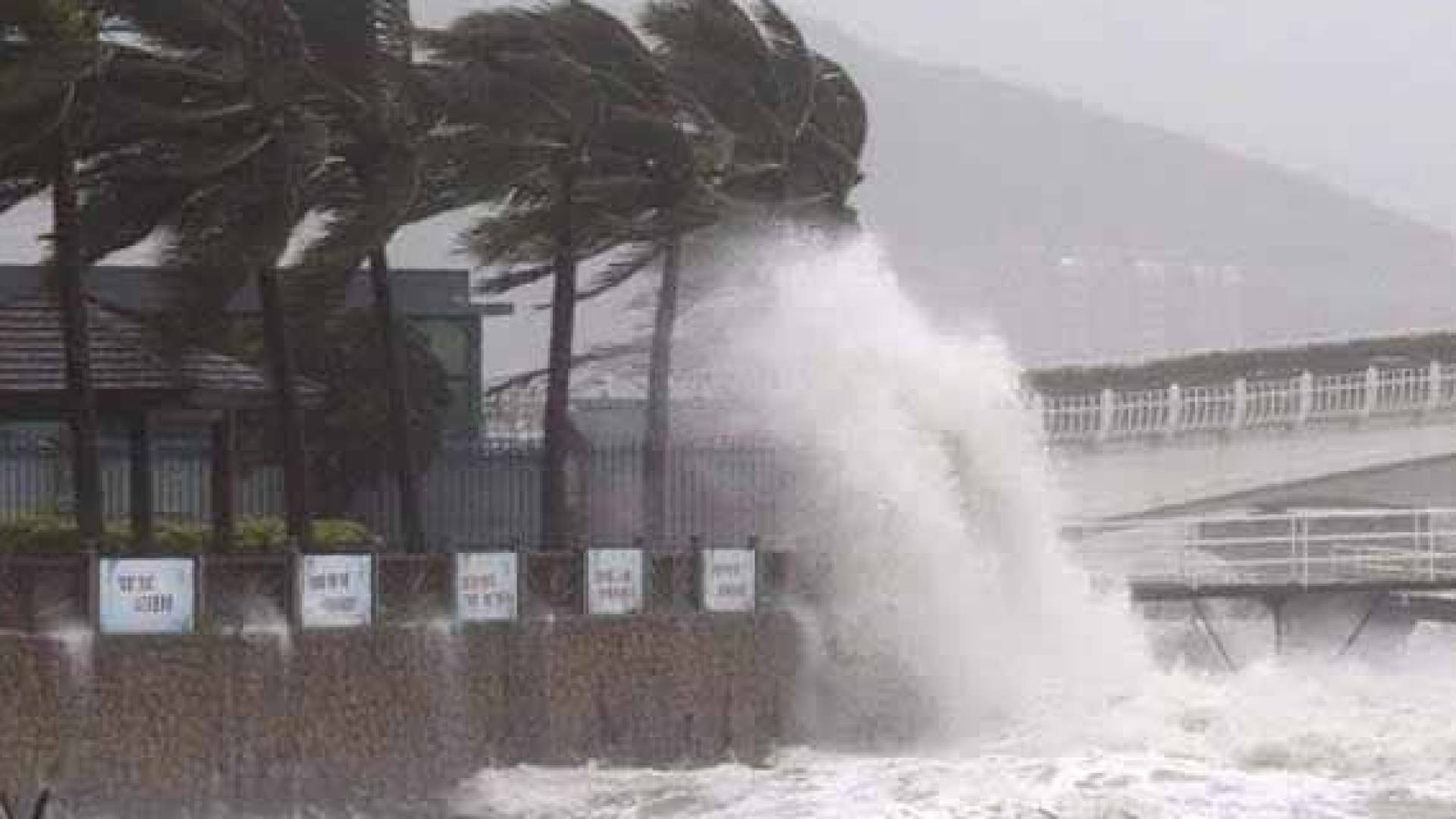 إعصار مدمر