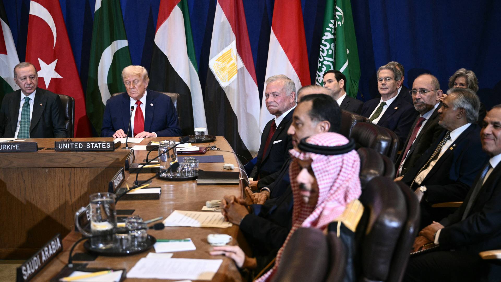 قمة قادة الجامعة العربية ومنظمة التعاون الإسلامي مع الرئيس الأمريكي