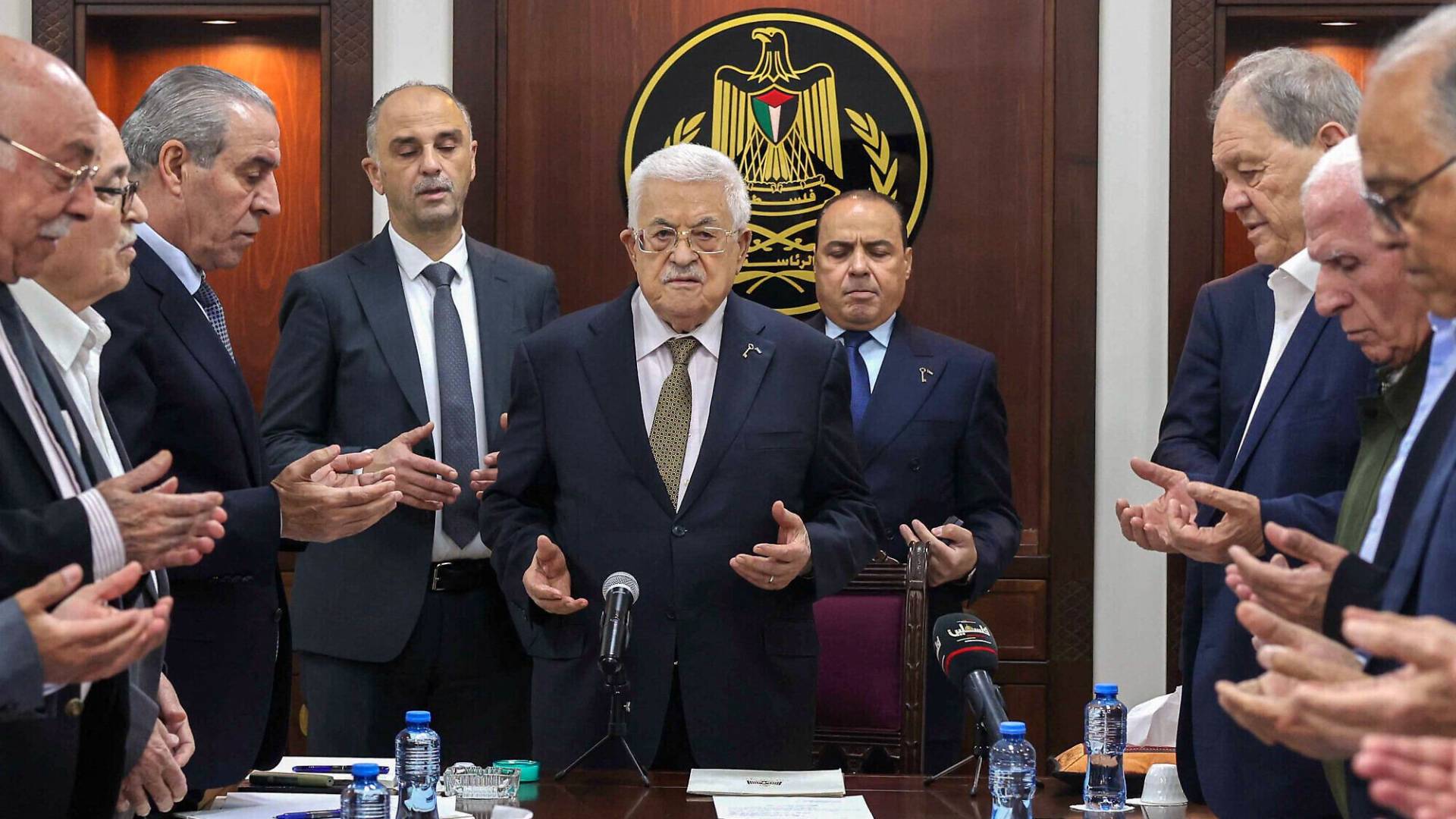 تل أبيب تدرس فرض عقوبات وتقييد حركة الرئيس عباس ونائبه ومسؤولين فلسطينيين آخرين