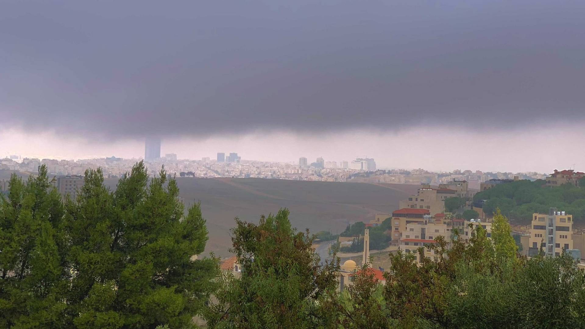 سحب رعدية ماطرة