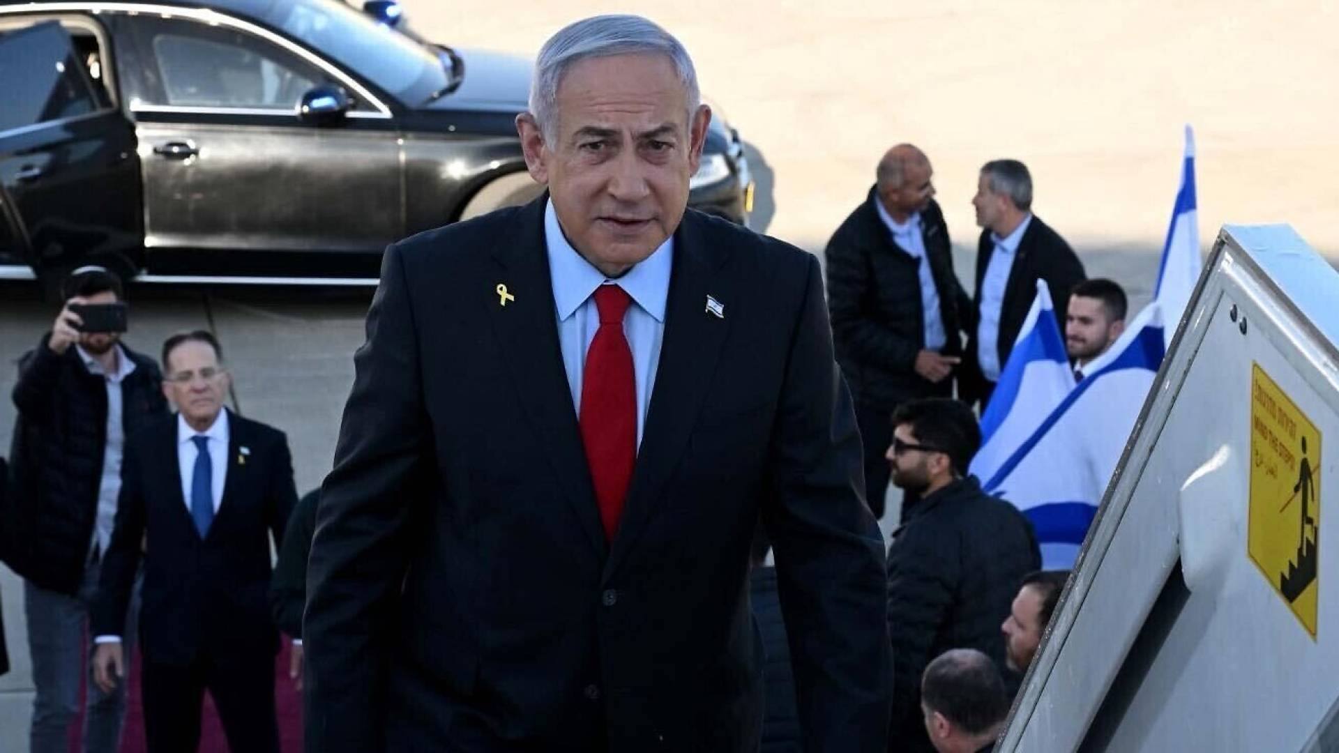 نتنياهو يصعد إلى الطائرة - أرشيفية
