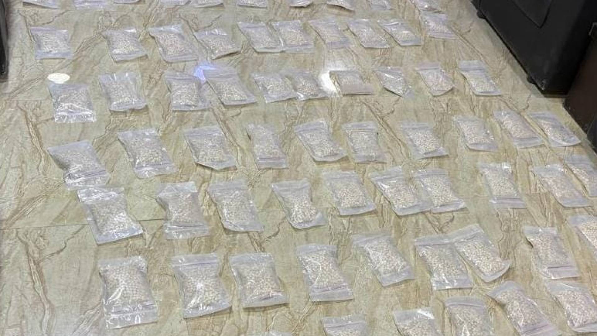 كميات من المواد المخدرة