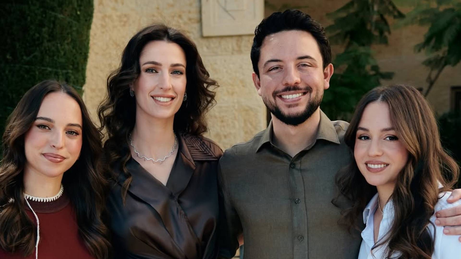 ولي العهد الأمير الحسين بن عبدالله و الأميرة رجوة و الأميرة إيمان والأميرة سلمى