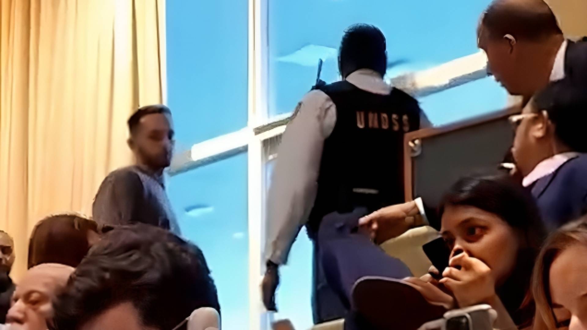 طرد والد احد المحتجزين