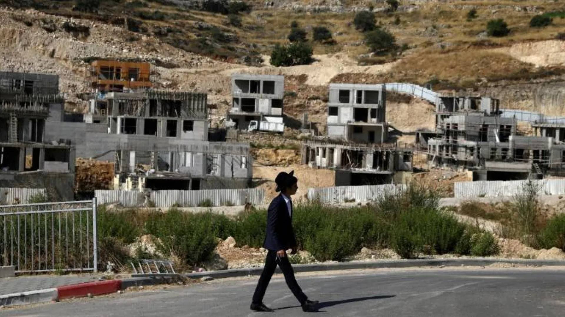 مستوطنة تحت الانشاء  في الضفة الغربية