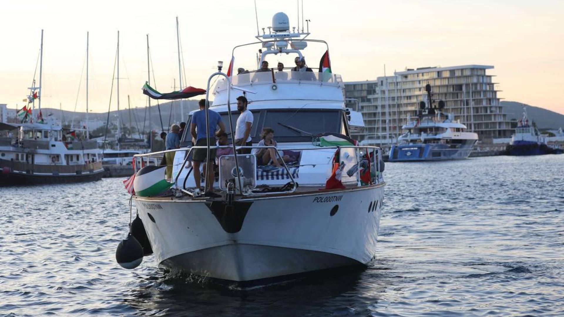 أسطول كسر حصار غزة