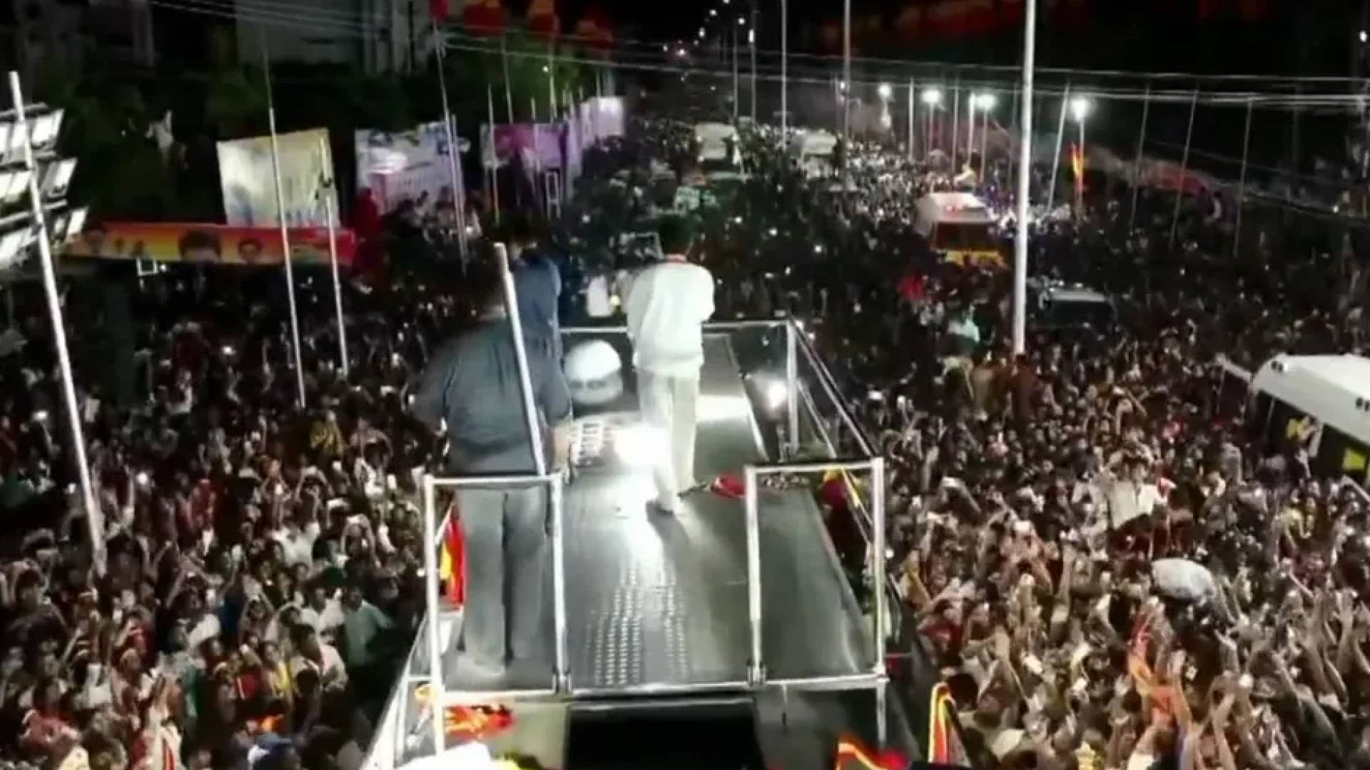 مأساة في الهند.. مقتل 36 شخصا بينهم أطفال ونساء في تدافع خلال تجمع انتخابي.. فيديو