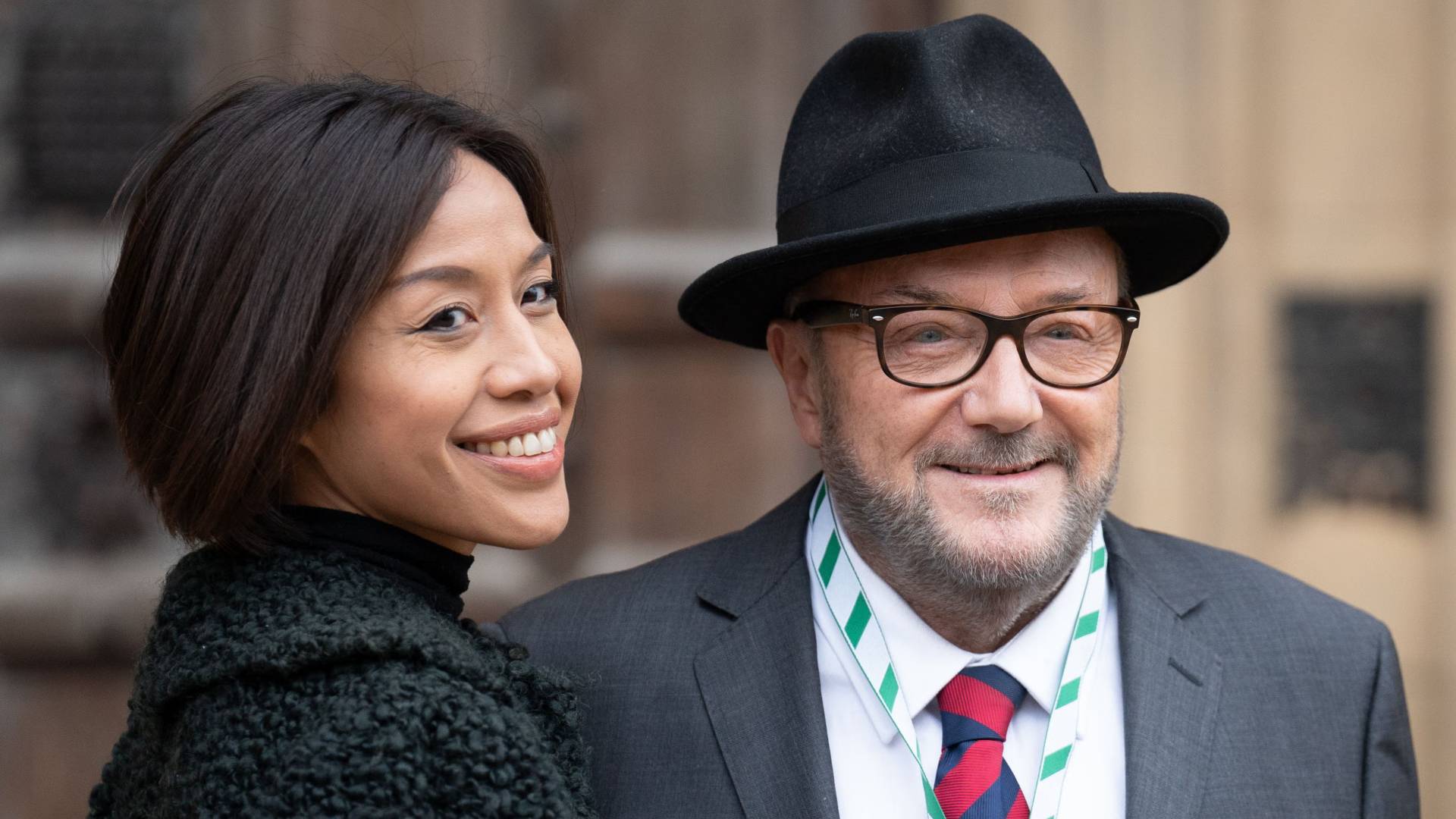 إخلاء سبيل السياسي جورج غالاوي وزوجته في مطار لندن بعد توقيفه بموجب "قانون الإرهاب"