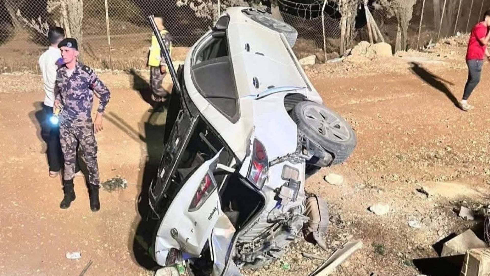 إصابات بحادث تصادم وتدهور عدد من المركبات على طريق الرمثا قرب جسر مستشفى الملك عبدالله المؤسس(فيديو)