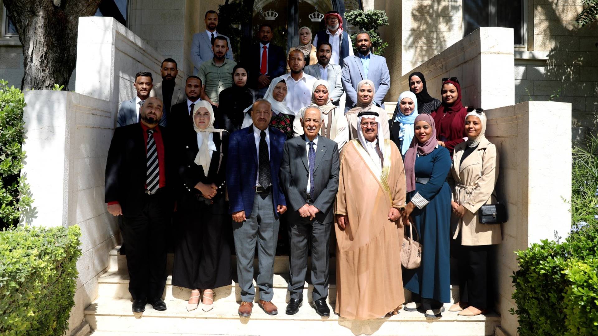 خلال لقائه فعاليات شبابية وشعبية.. العيسوي الأردن ثابت على مواقفه وملتزم بالوصاية الهاشمية ونصرة فلسطين