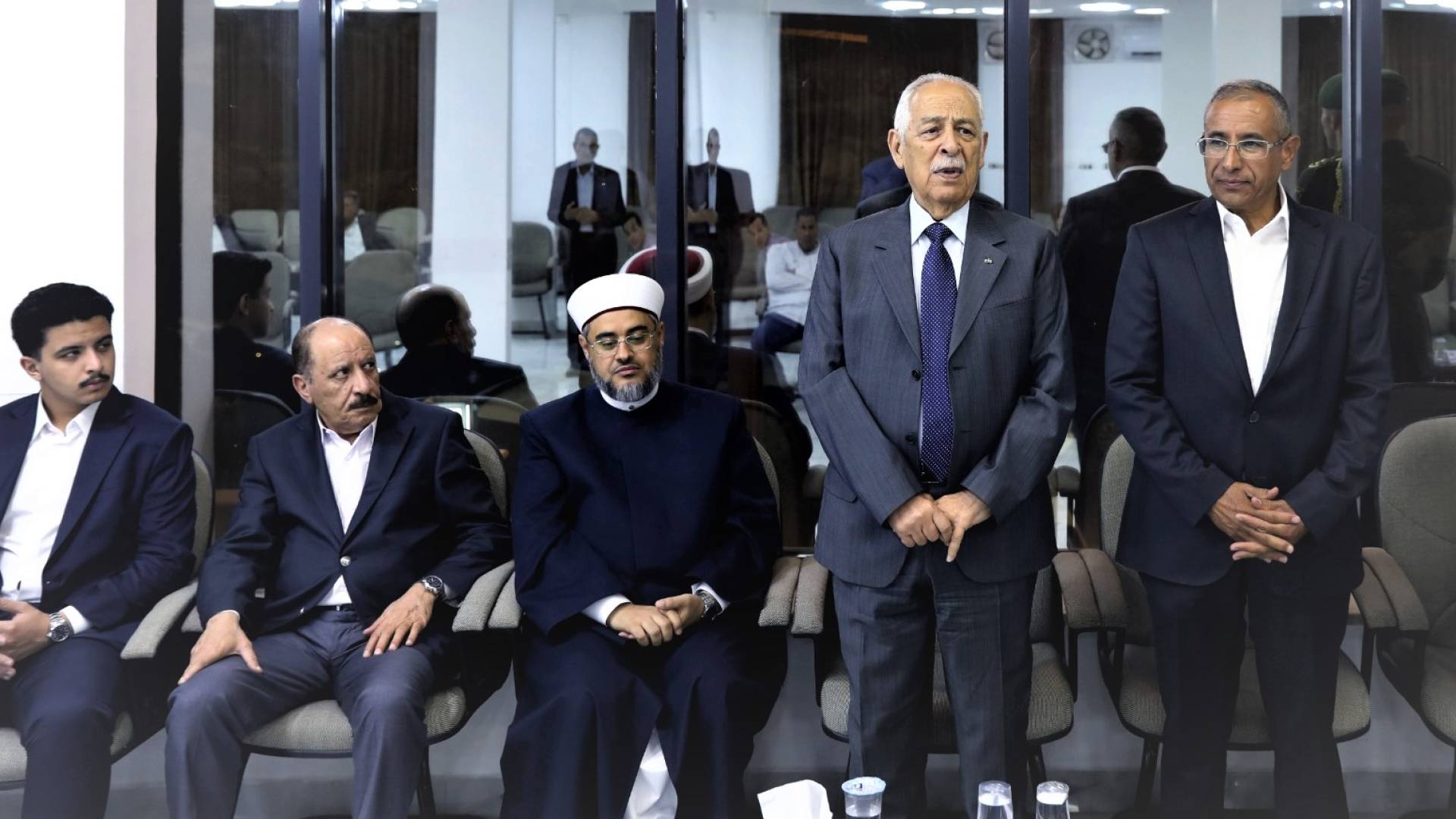 العيسوي يقدم واجب العزاء