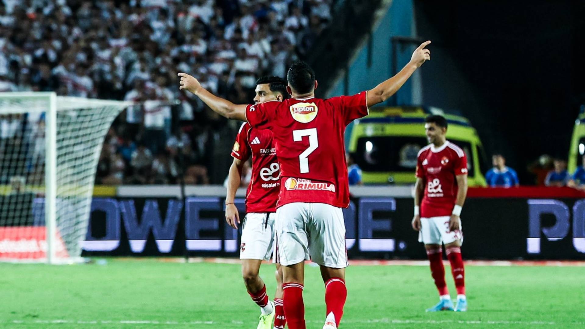 بريمونتادا مثيرة.. الأهلي يقلب الطاولة على الزمالك ويفوز بالقمة 131 بهدفي الشحات وتريزيجيه