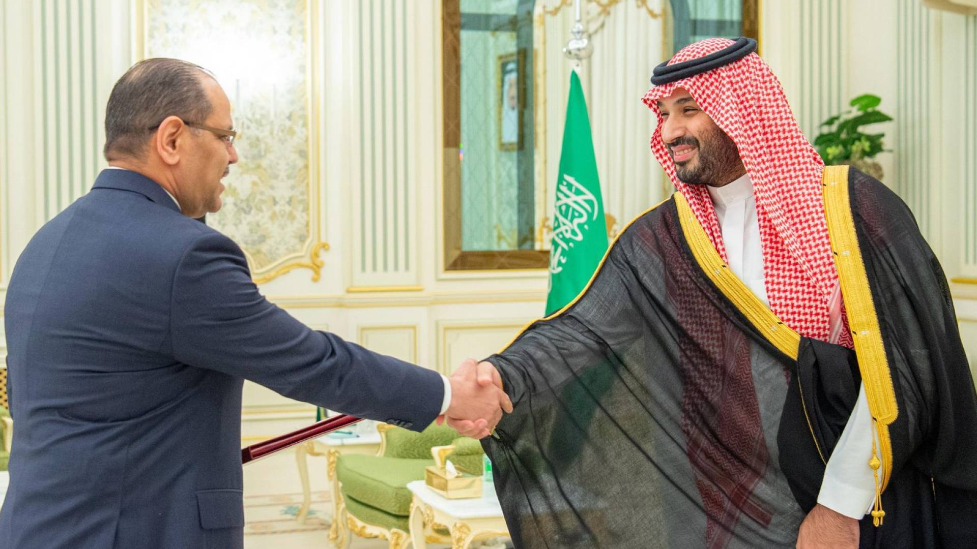 السفير هيثم أبو الفول يقدم أوراق اعتماده إلى ولي العهد السعودي