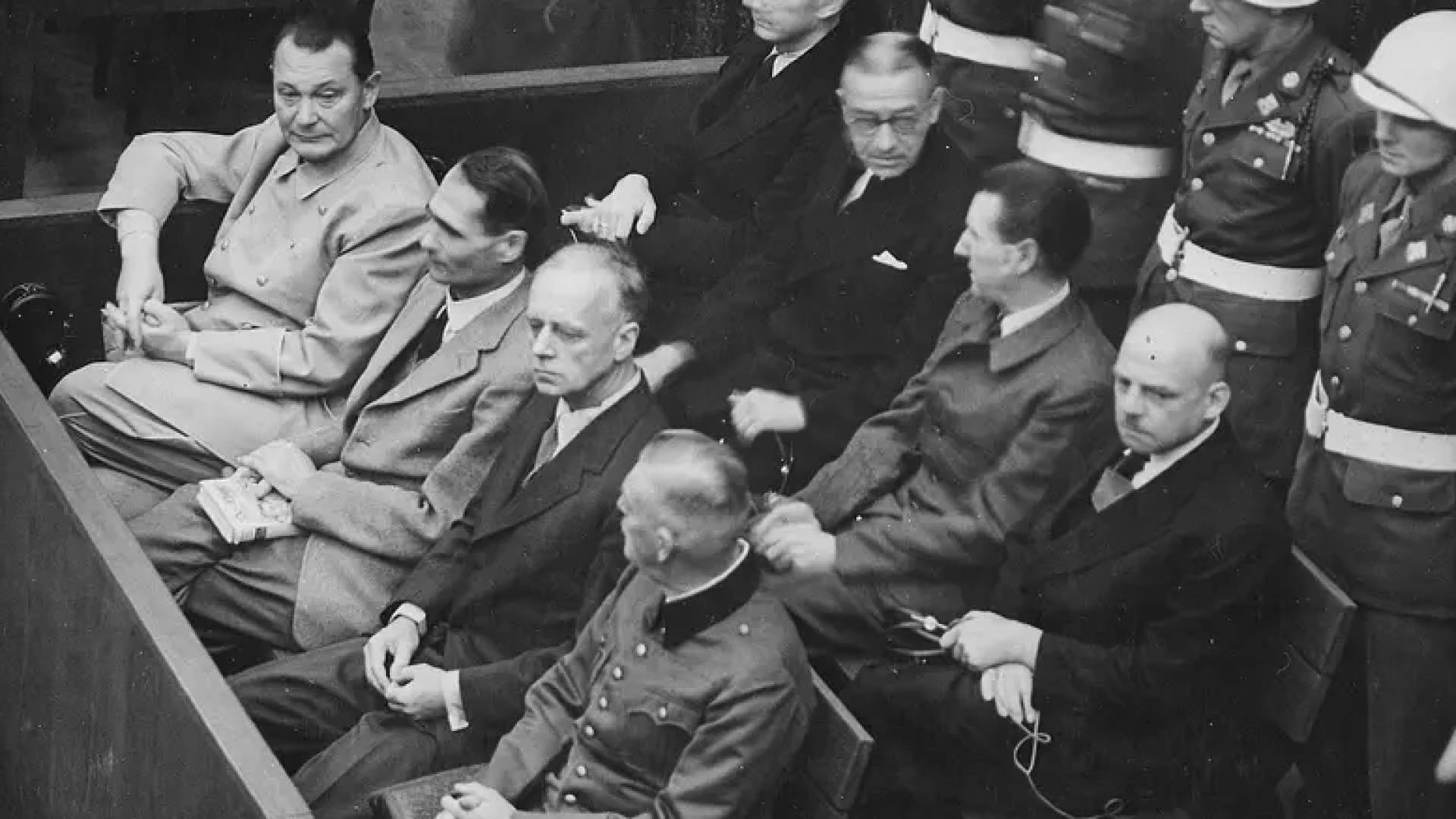 غورينغ رفقة بقية المتهمين النازيين