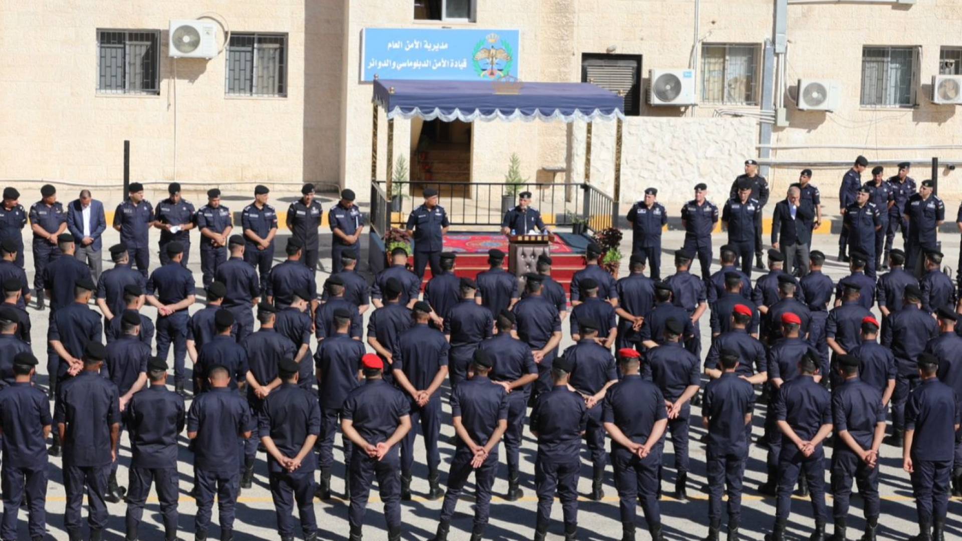 مدير الأمن العام يزور قيادة الأمن الدبلوماسي، ويشيد بجهودها النوعية