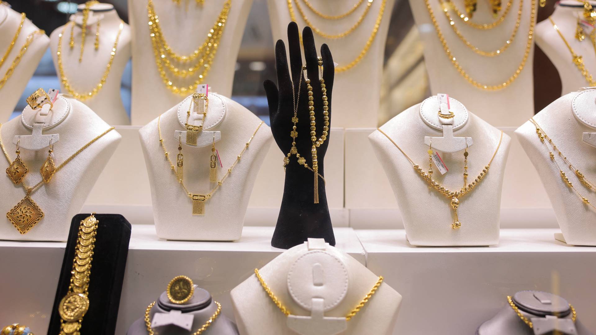 انخفاض أسعار الذهب في الأردن مساء الأربعاء.. وهذه أسعار الليرات الرشادي والإنجليزي