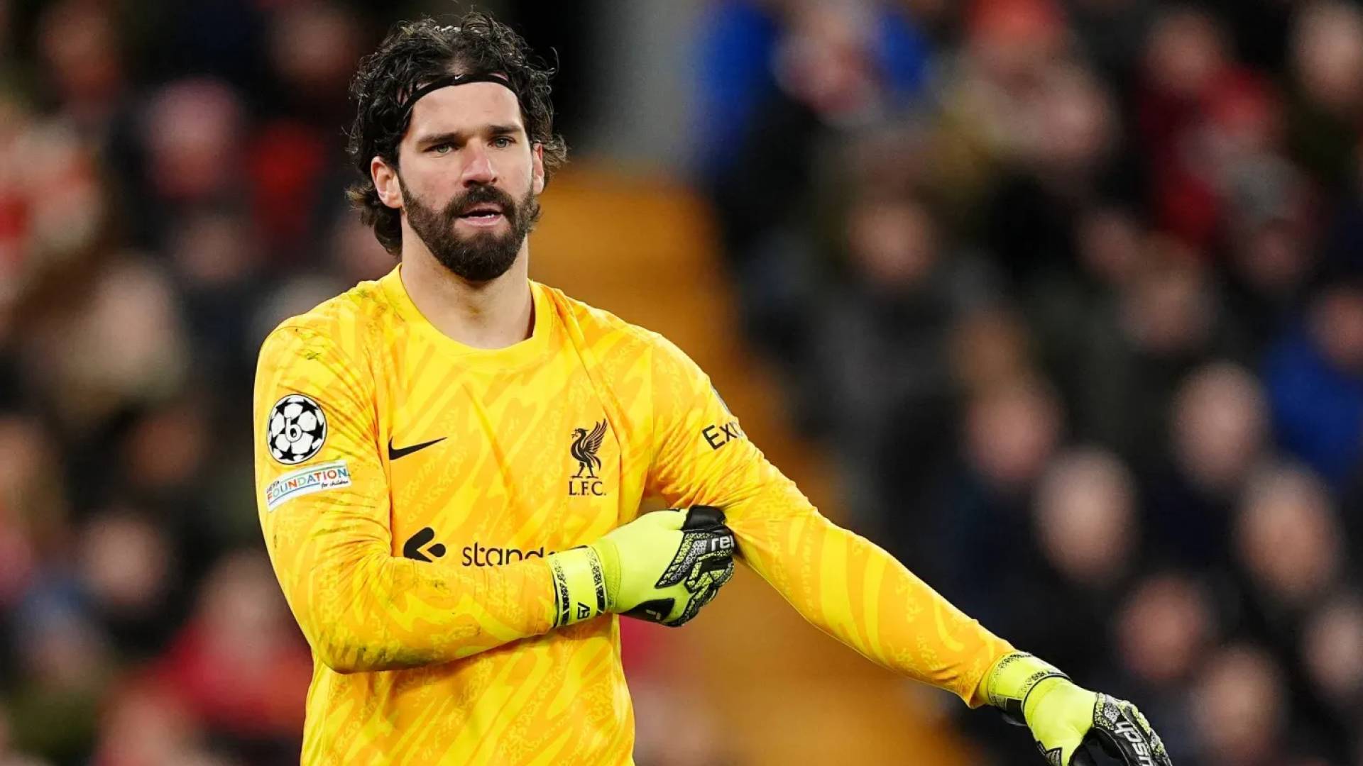 أليسون بيكر