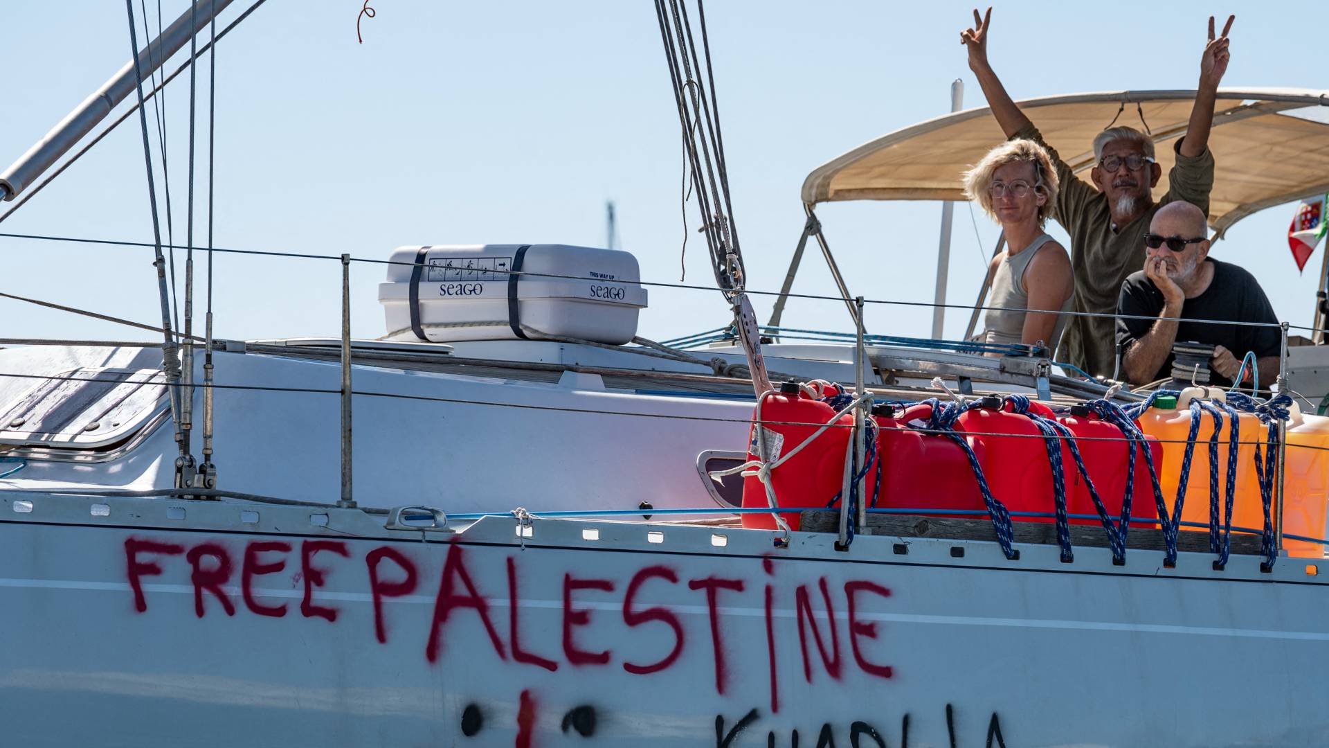 سفينة ضمن أسطول الصمود المتوجه إلى غزة