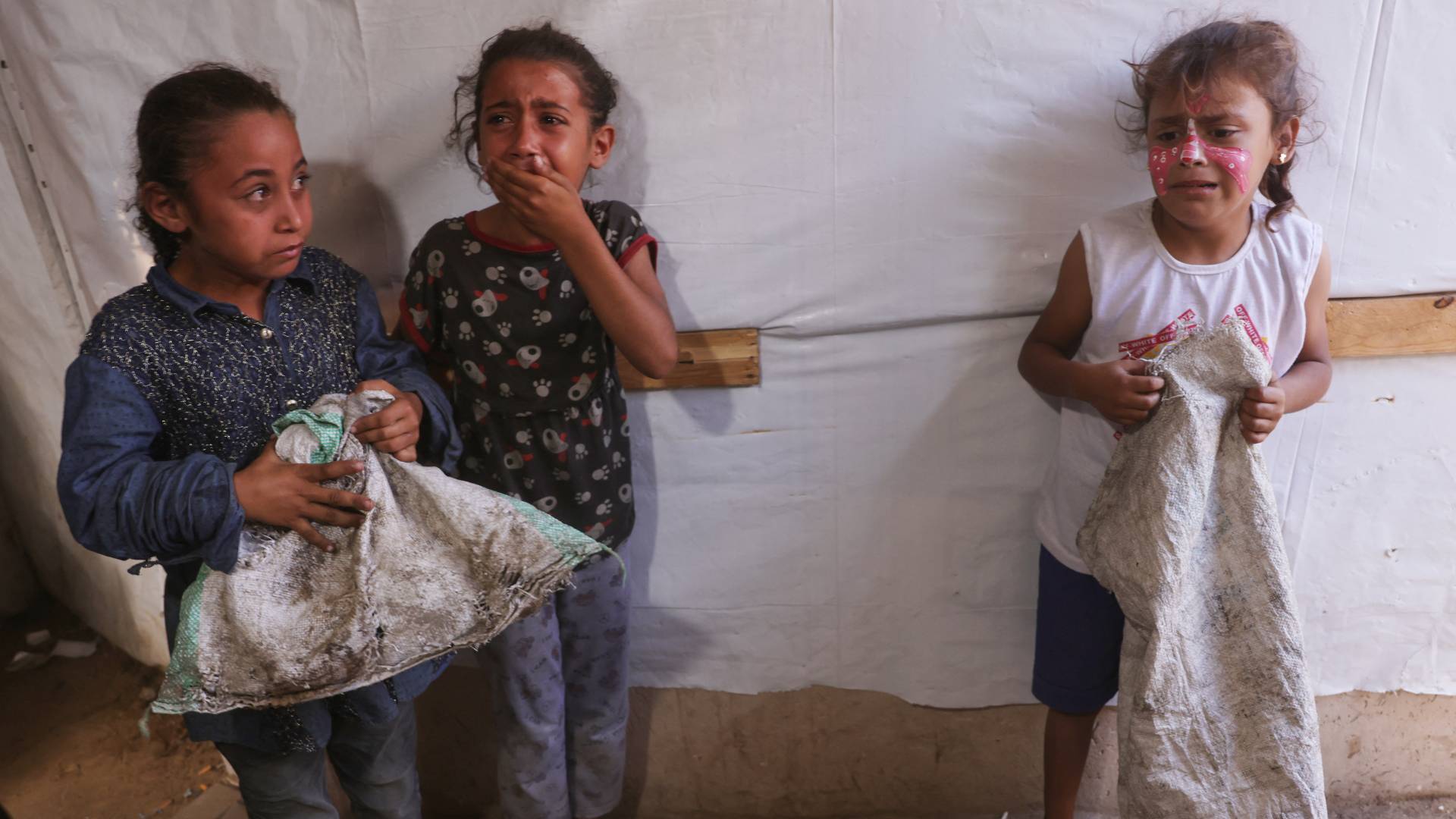 معاناة أهالي قطاع غزة