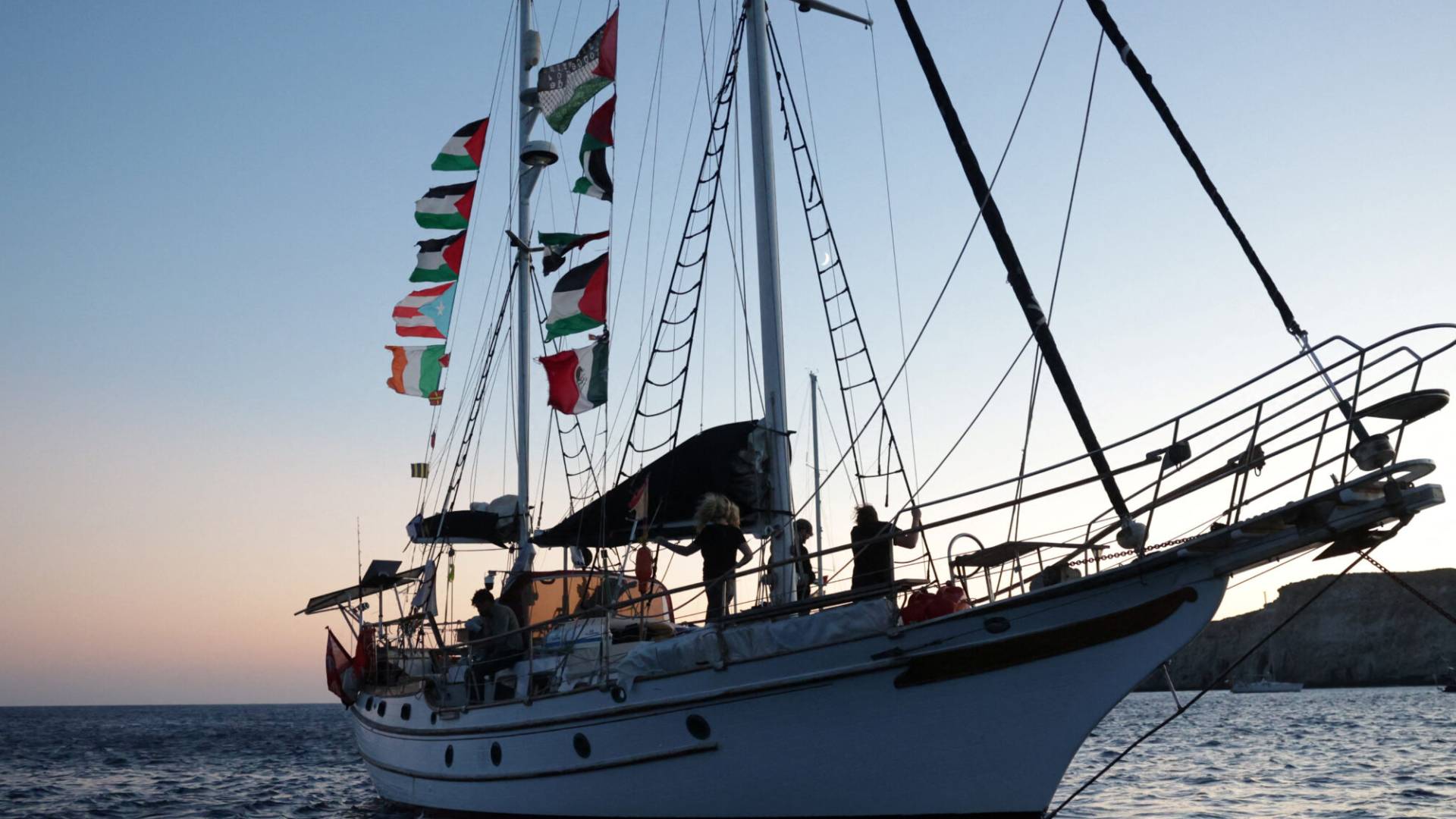 سفينة مشاركة في أسطول الصمود المتجه إلى قطاع غزة