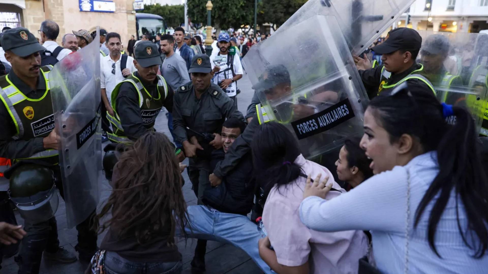 اشتباكات محدودة وتدافع بين المحتجين ورجال الامن المغربي