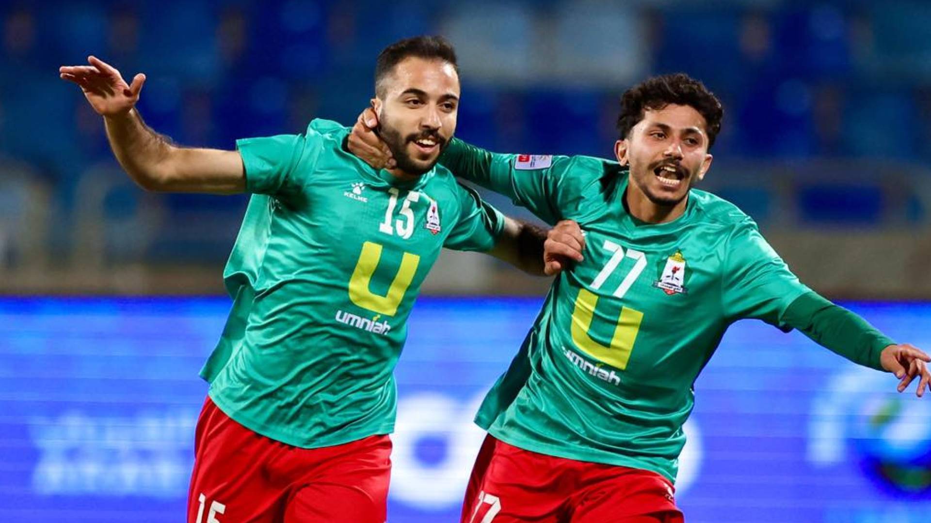 لاعبو الوحدات يحتفلون بهدف سابق