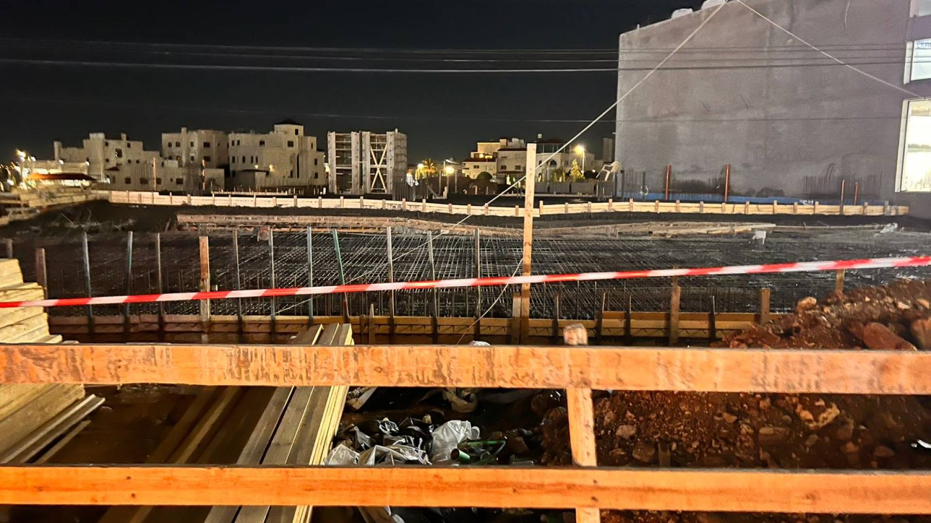 انهيار سقف مبنى قيد الإنشاء في إربد