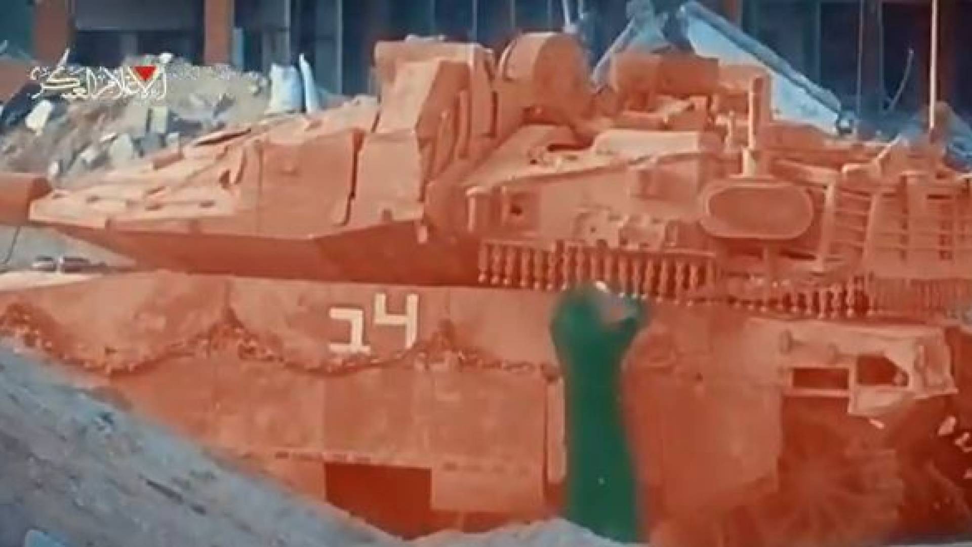 القسام تبث مشاهد لاستهداف دبابة للاحتلال من "مسافة صفر" جنوب مدينة غزة