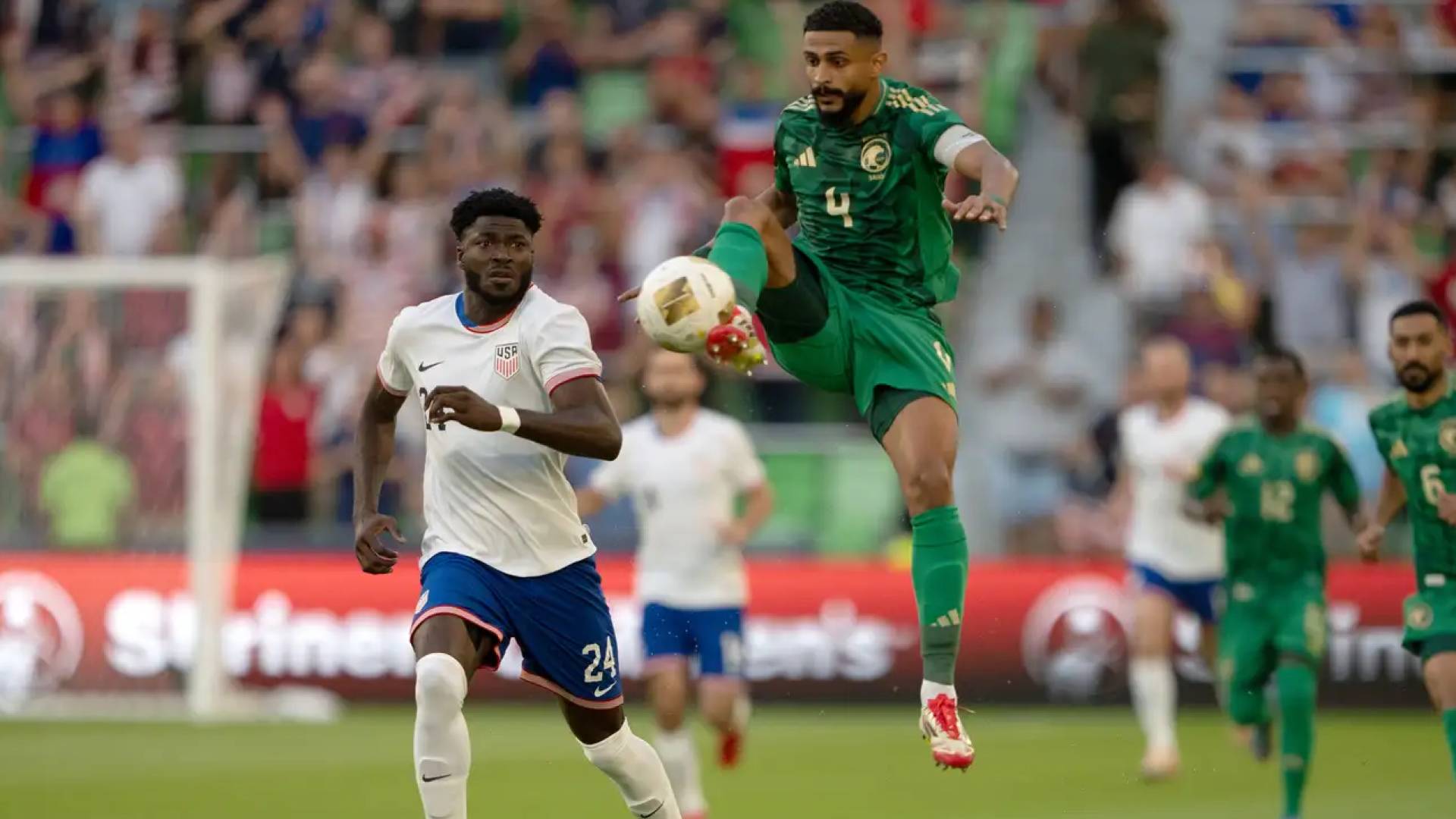 عبد الإله العمري يعود لقائمة الأخضر السعودي لمباراتي الملحق الآسيوي