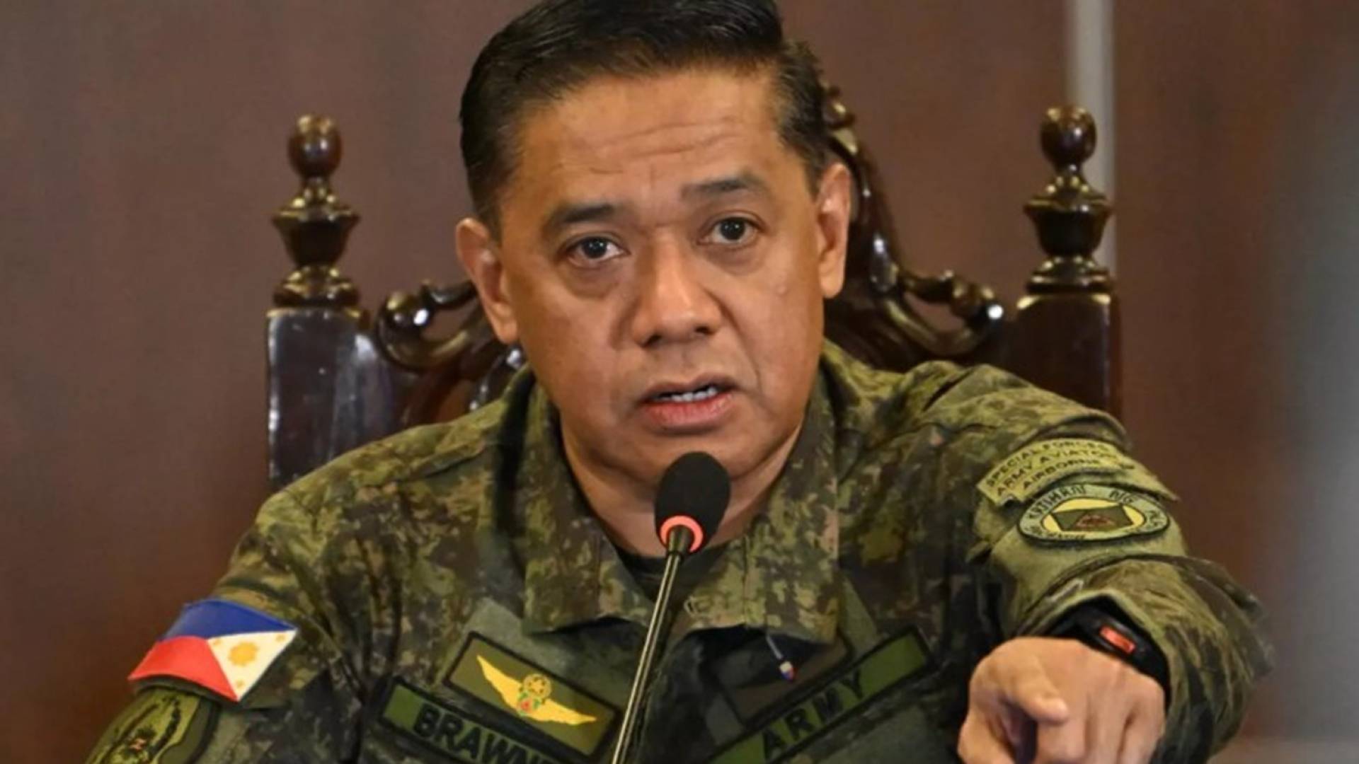 قائد الجيش الفلبيني الجنرال روميو براونر