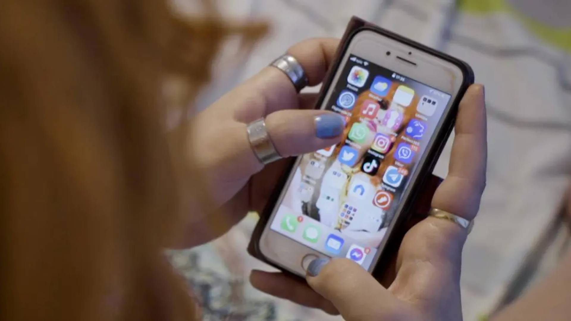 استخدام تطبيقات إلكترونية " تعبيرية"