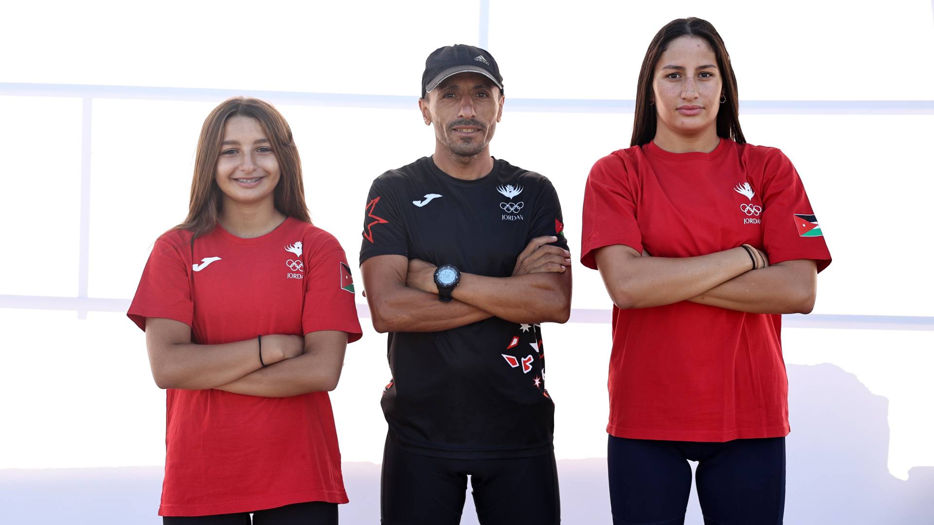 اللاعبتين: سارة الفرارجة وماريا حدادين ومدرب المنتخب عبدالعزيز الشعيبي