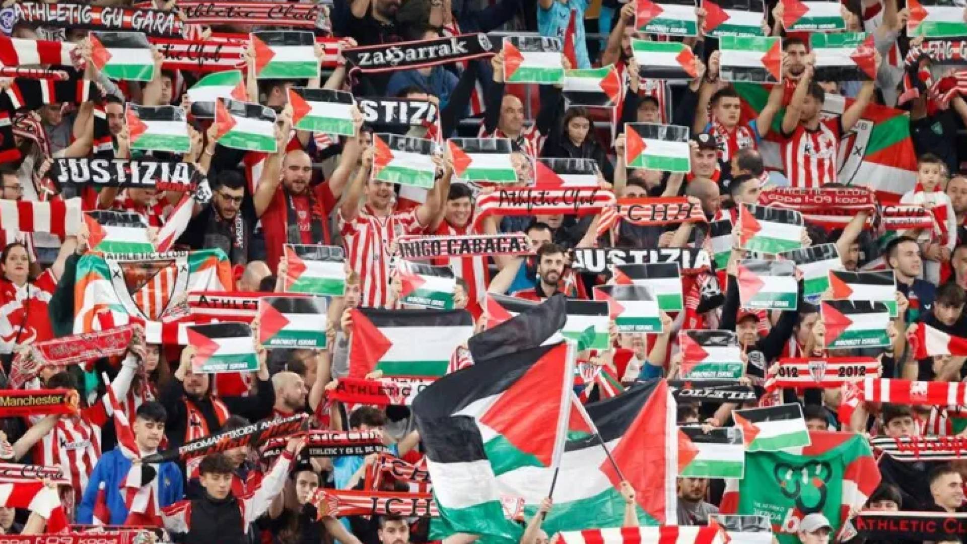 جماهير بلباو ترفع العلم الفلسطيني