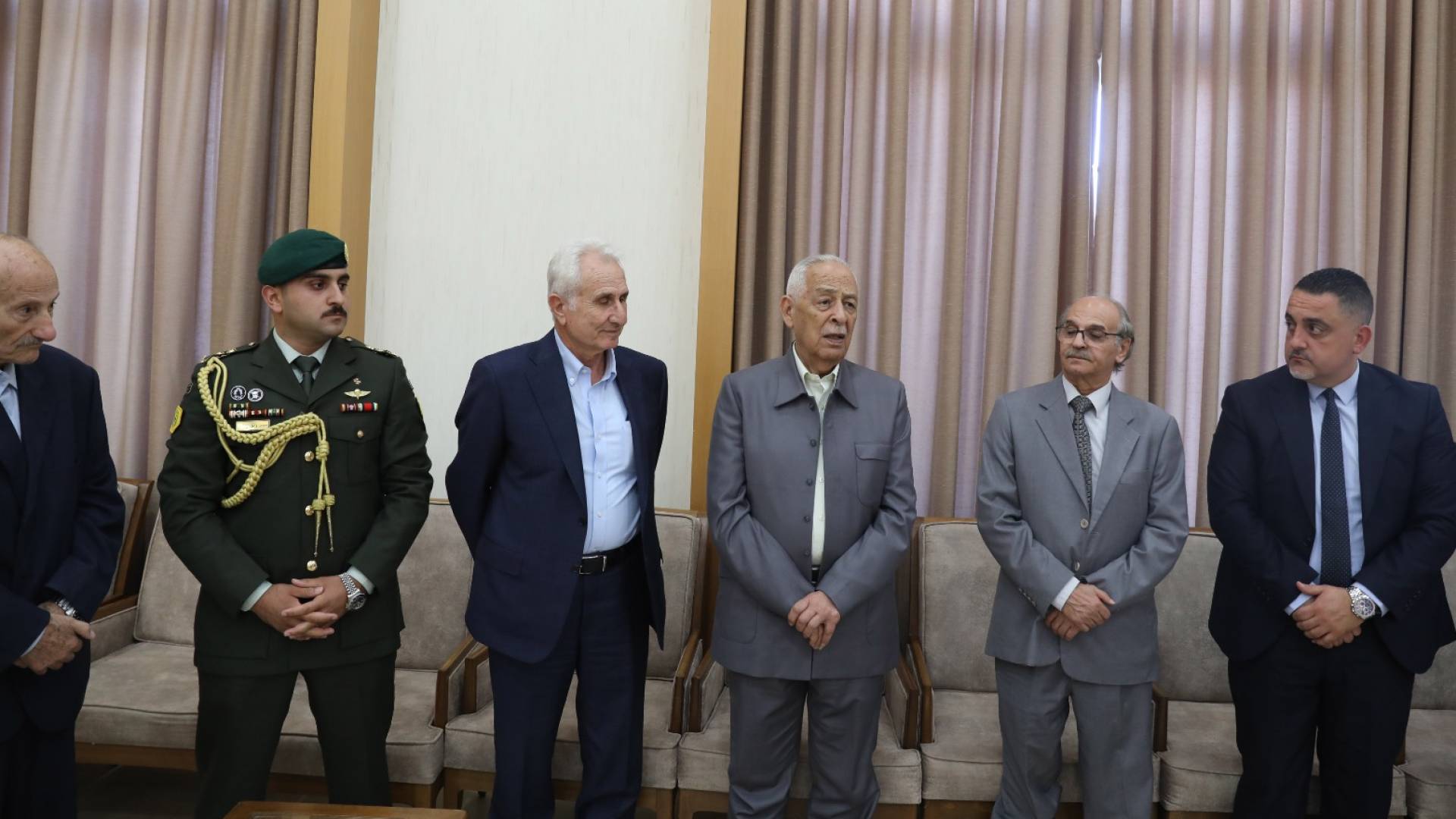 مندوبا عن الملك وولي العهد.. العيسوي يعزي عشيرتي حداد والطراونة